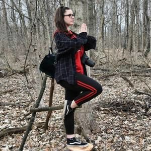 Meet your Posher, Caitlin